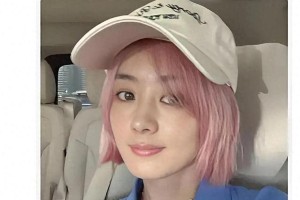 赵丽颖粉色挑染短发逆龄秘诀与时尚转型
