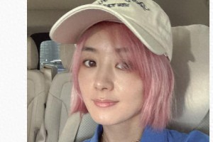 赵丽颖粉色短发造型惊艳，万能颜值驾驭各种风格