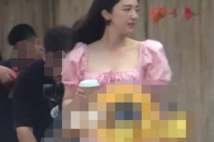 41岁董璇街拍状态佳，事业爱情双丰收