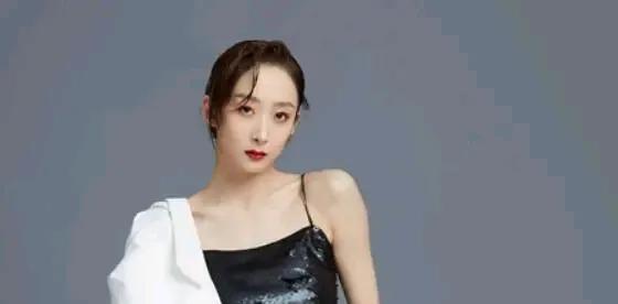 金晨红色舞蹈