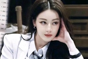 迪丽热巴黑金艳后造型惊艳全场，展现时尚女王风范
