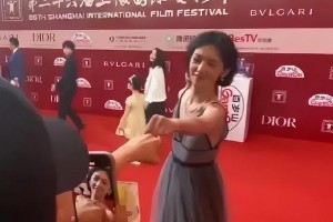 周也态度争议：明星与普通人的关系反思