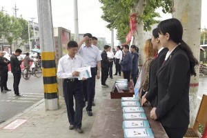 泌阳县法院开展防范非法集资宣传活动