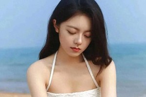赵今麦泳装造型演变：从青涩到轻熟少女的成长