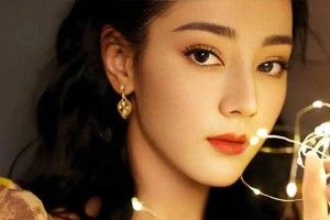 迪丽热巴臭美被抓包 女神尴尬瞬间超可爱