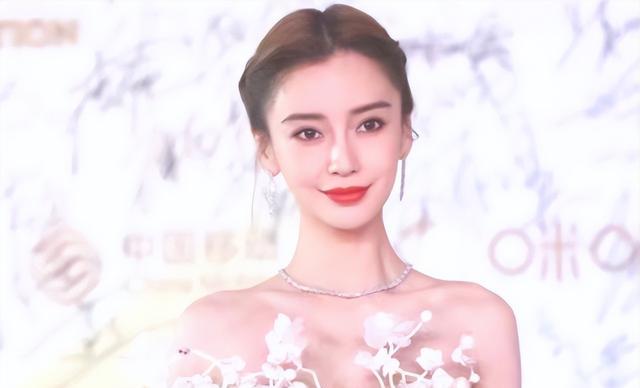 杨颖红毯造型