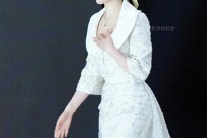 刘亦菲生图曝光肤若凝脂，分享美容秘诀与演艺心得