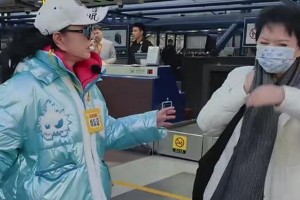 《一路繁花》嘉宾反差：刘晓庆活力四射，李小冉引争议