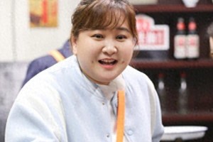 贾玲暴瘦50斤后现身上海，眼袋法令纹藏不住故事
