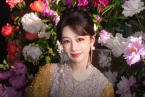 杨紫抖音“指尖生花”美照惊艳粉丝，不跳舞也霸屏