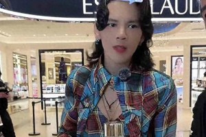 向佐奇装异服秀：从武术明星到流量焦点